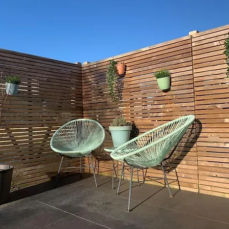 Maison En Plein Centre Avec Terrasse Et Jardin Holiday home